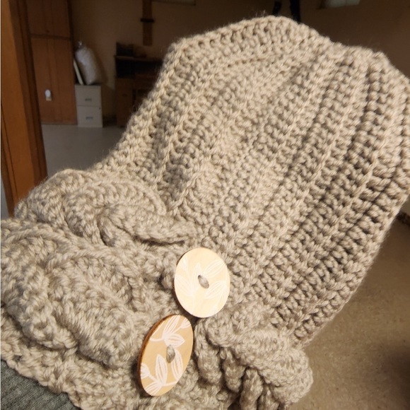 Cozy Crochet hat and scarf - Picture 1 of 2